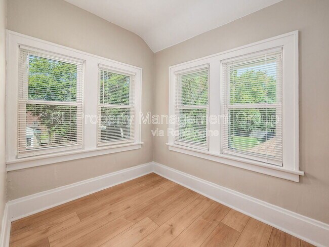 Building Photo - 439 Eldridge Ave