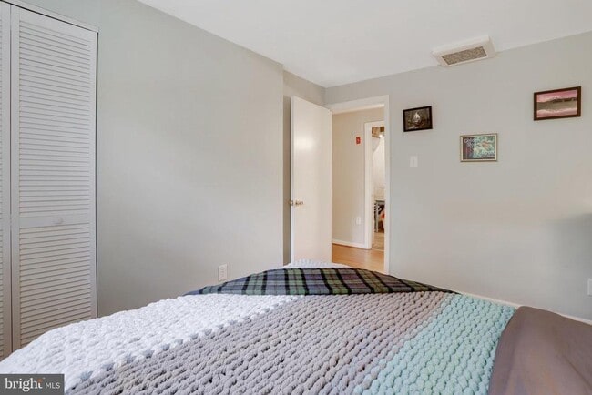 Building Photo - 8805 Menard Ct