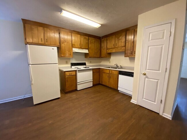 Building Photo - PRE-LEASING FOR AUGUST 2026!