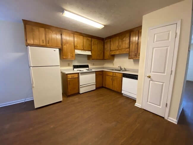 Building Photo - PRE-LEASING FOR AUGUST 7TH, 2026!