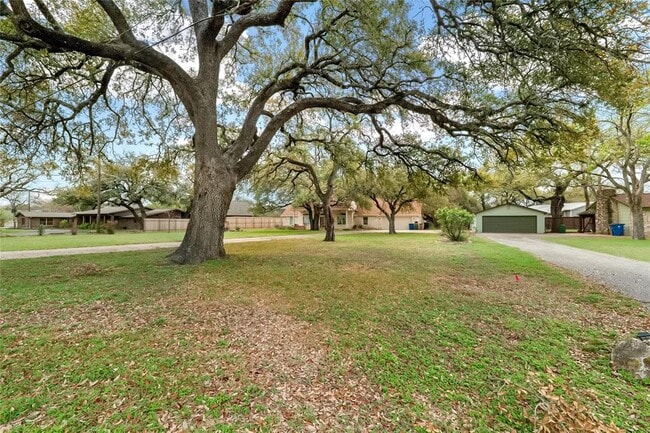 Building Photo - 3701 Del Robles Dr