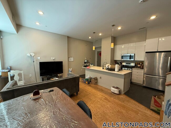 Building Photo - 53 Glenville Ave