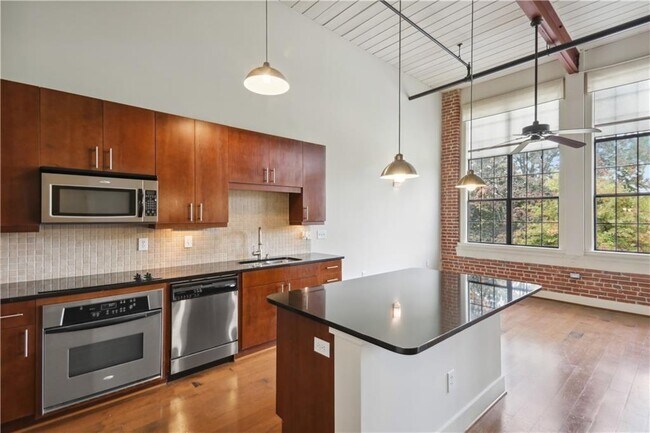 Building Photo - 1261 Caroline St NE