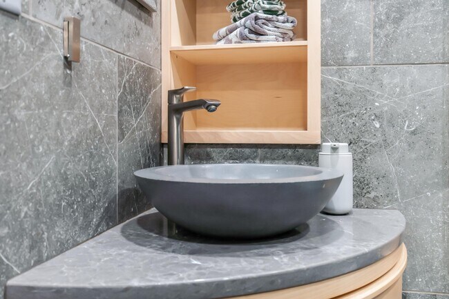 Building Photo - 1525 N Front St