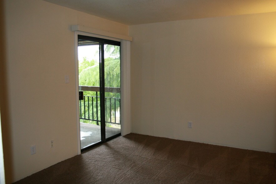 Master Bedroom - 9200 Madison Ave