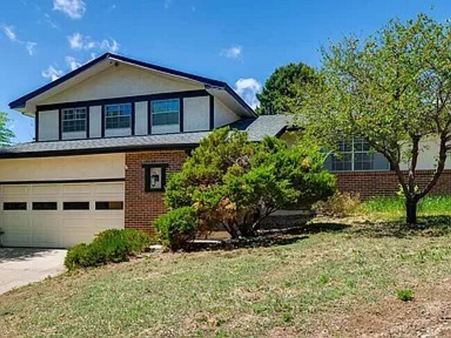 Building Photo - Spacious Home on a Large Lot in Villa Loma Neighborhood in D11