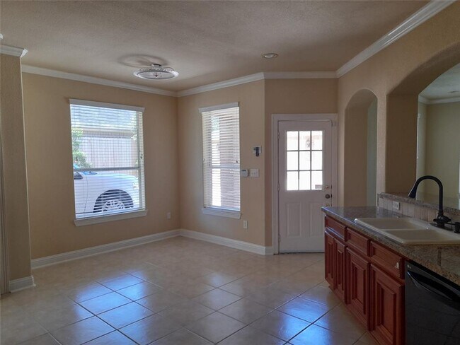 Building Photo - 1722 Parklake Village Dr