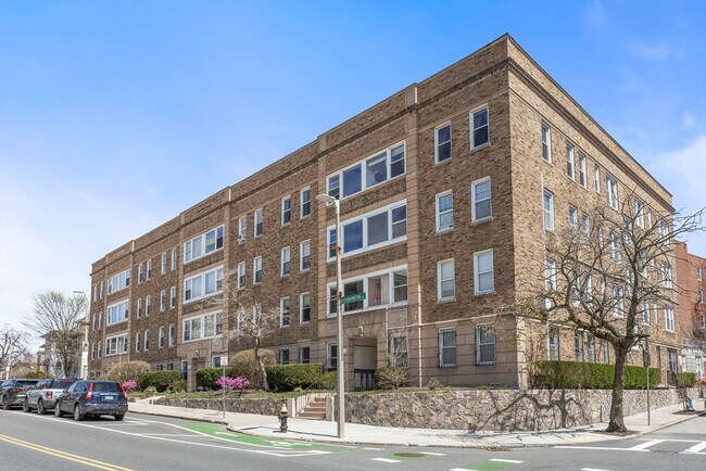 Building Photo - 242 S Huntington Ave