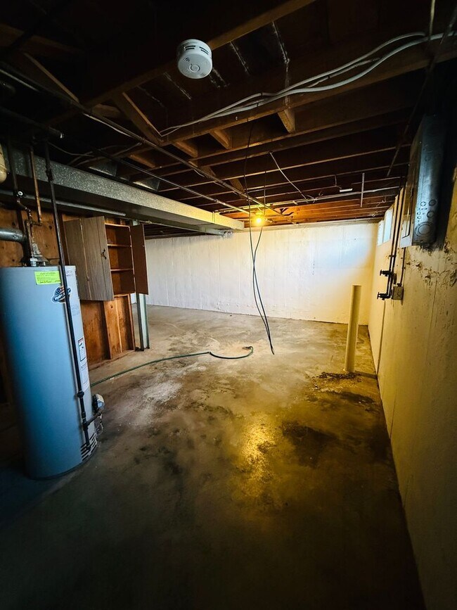 Building Photo - Spacious 3 bedroom home for Rent in Bellefontaine Neighbors