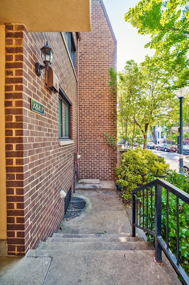 Building Photo - 1339 Riggs St NW