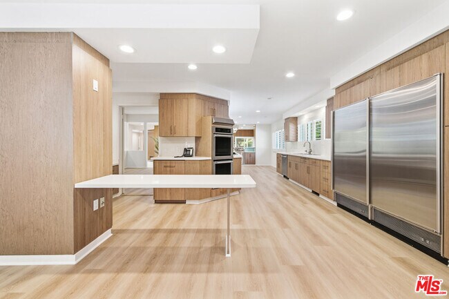 Building Photo - 8900 Alto Cedro Dr