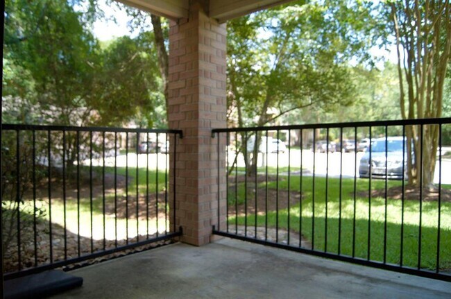 Building Photo - 8051 Bay Branch Dr