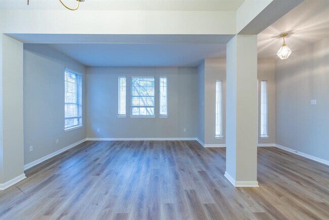 Building Photo - 8421 Cahill Dr