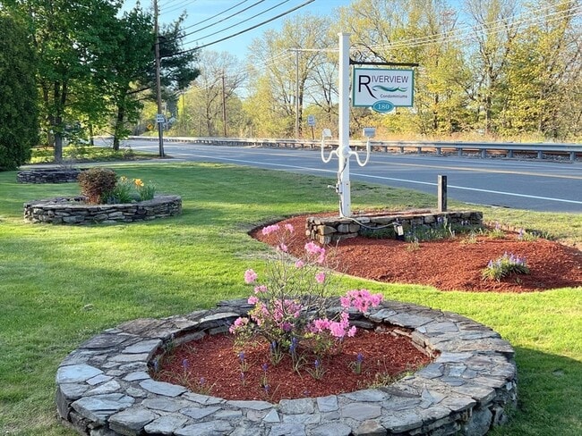Building Photo - 180 Tyngsboro Rd