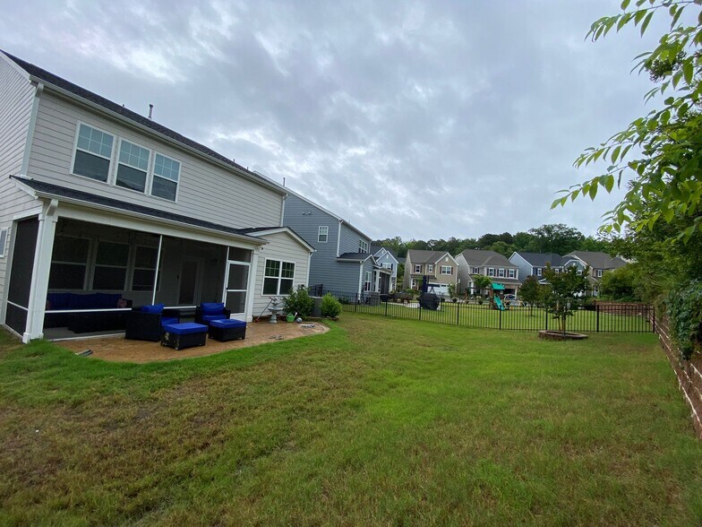 Backyard - 2905 Baronial St