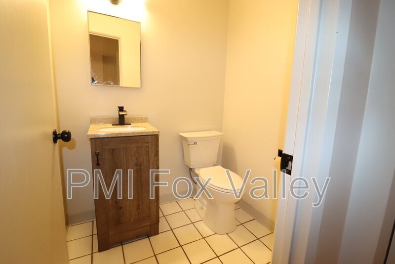 Building Photo - 800 N Hawthorne Dr