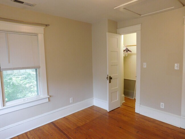 Building Photo - 605 Johnson St