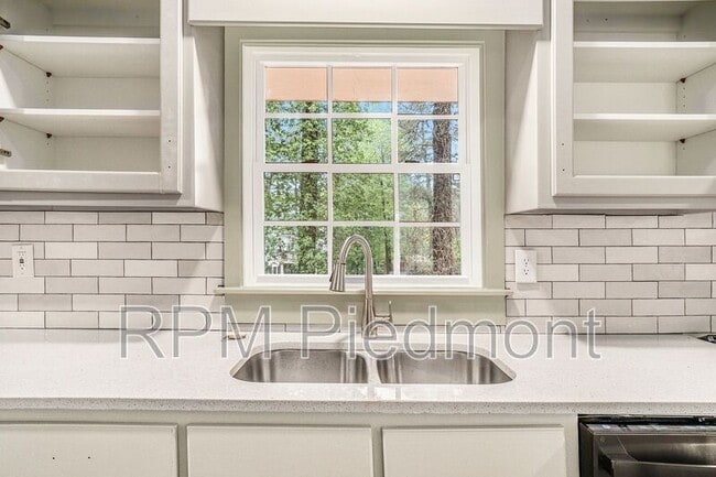 Building Photo - 2695 Peeler Rd
