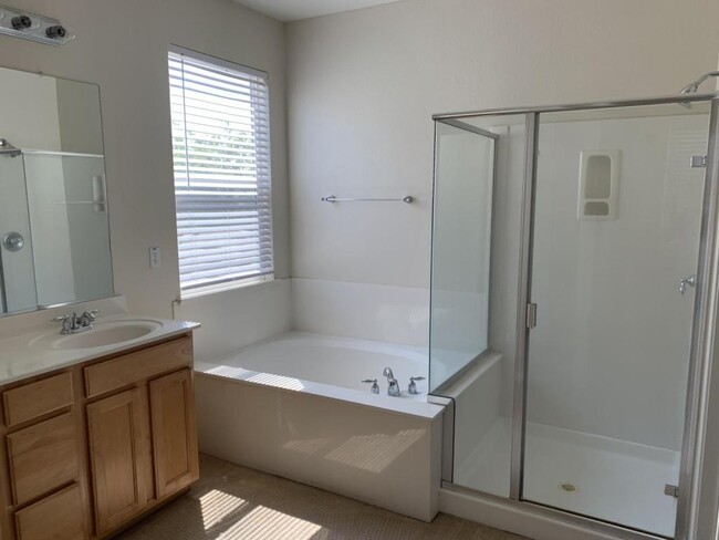 Building Photo - 2372 River Rock Dr