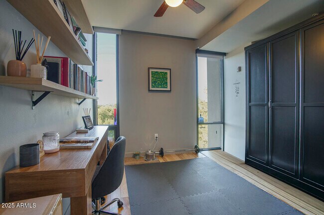 Building Photo - 208 W Portland St