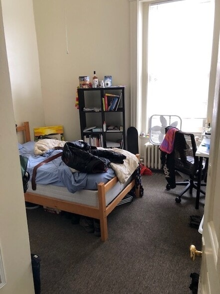 Building Photo - 5213 Fifth Ave