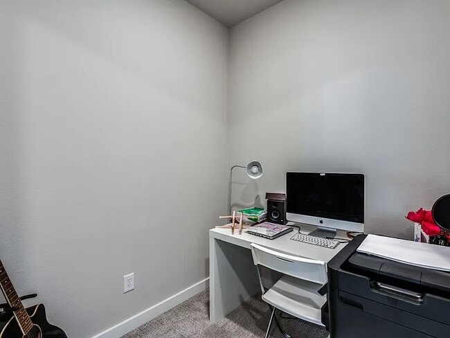 Building Photo - 870 Dulaney Ct