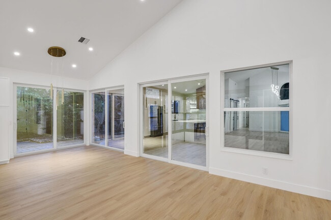 Building Photo - 5537 NW 21st Way