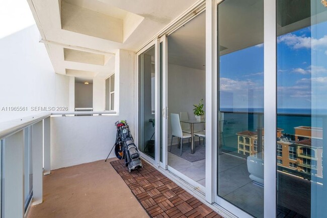 Building Photo - 3140 S Ocean Dr