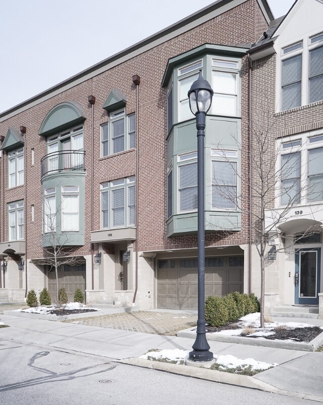 Building Photo - 131 Vine St