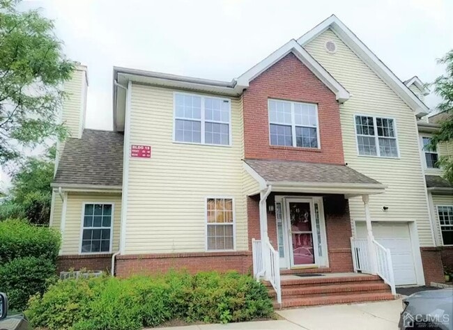Building Photo - 45 Forest Dr
