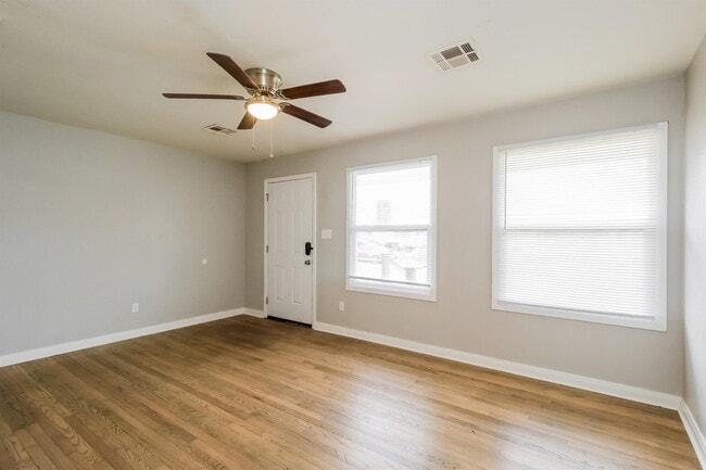 Building Photo - 4732 SE 24th St