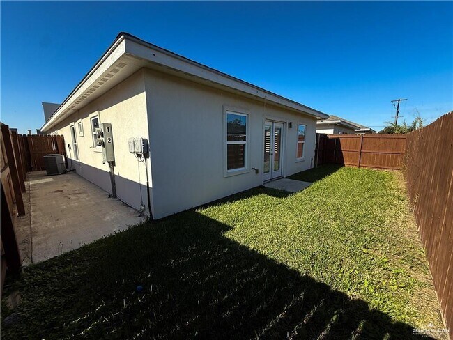Building Photo - 1602 Angelina Dr