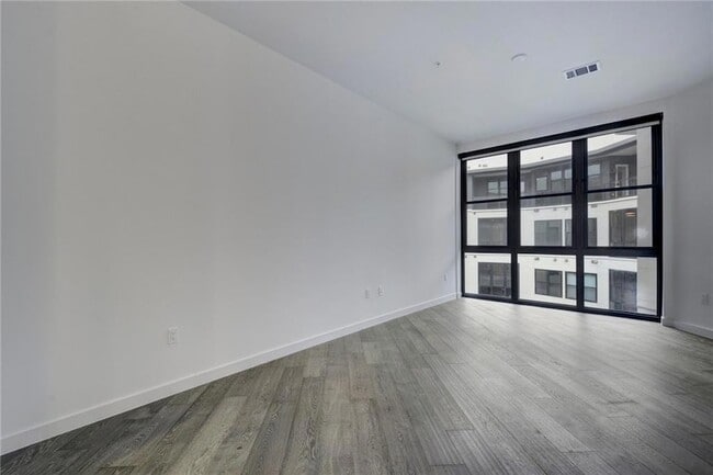 Building Photo - 800 Embassy Dr