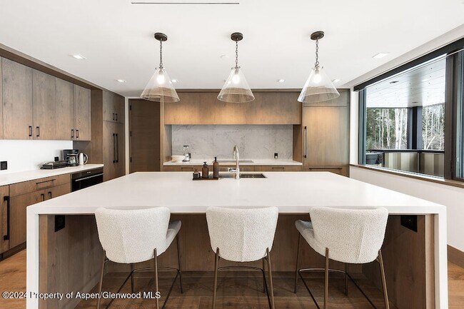 Building Photo - 180 Wood Rd