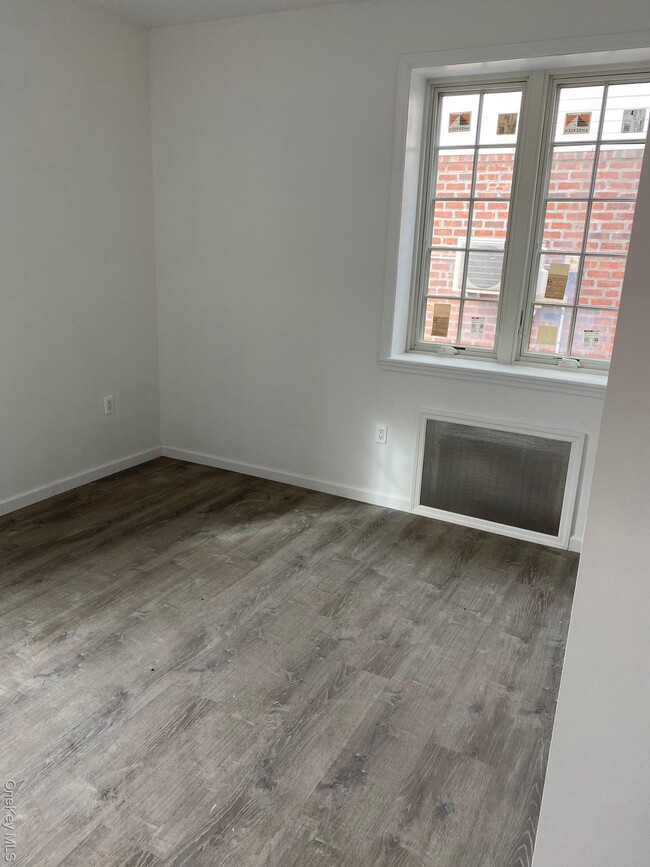 Building Photo - 201-5 17th Ave