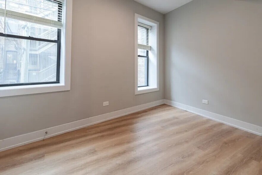 Building Photo - 428 W Belden Ave