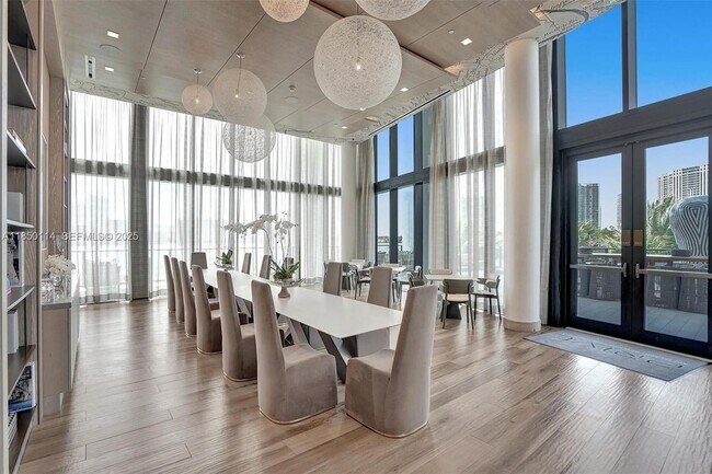 Building Photo - 5000 Island Estates Dr