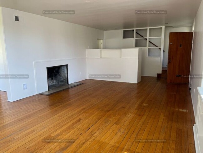 Building Photo - Large Historical Mare Island Duplex Unit