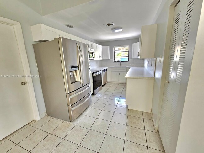 Building Photo - 13700 SW 18th Terrace
