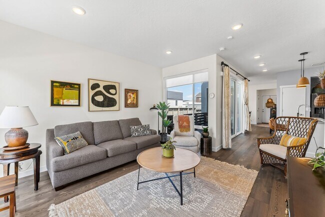Building Photo - 6682 Serviceberry Dr