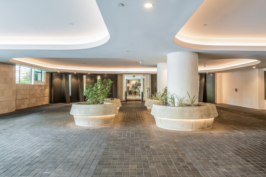 Building Photo - 10777 Wilshire Blvd