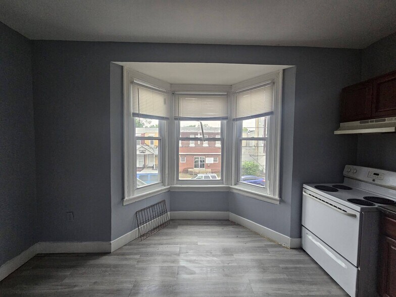 Living Room - 5210 Master St