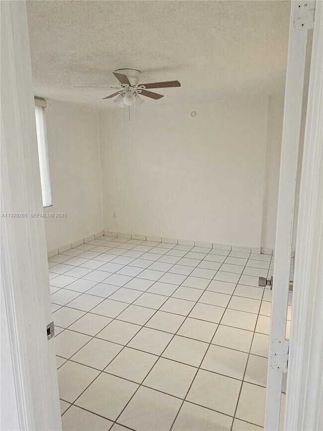 Building Photo - 10000 NW 80th Ct