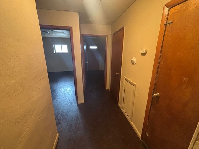 Building Photo - Sweet Single Story Swissvale Living!