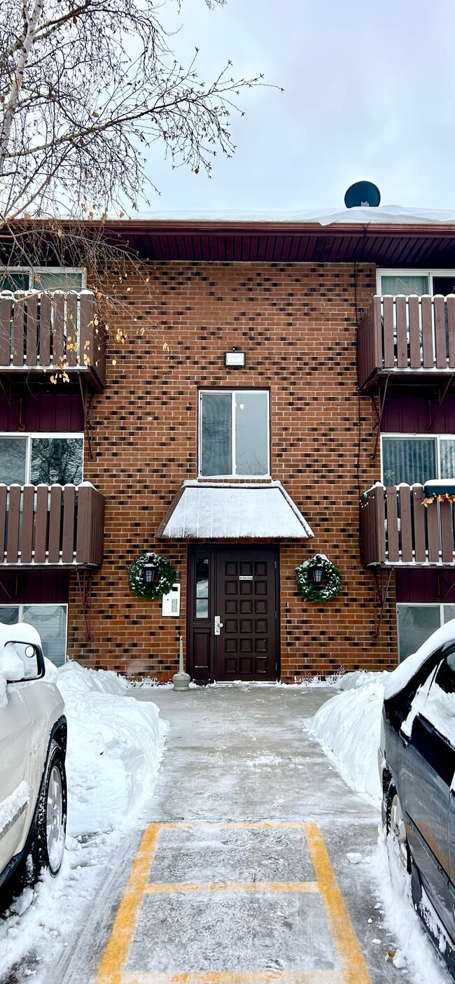 Building Photo - 1614 E Harding Dr