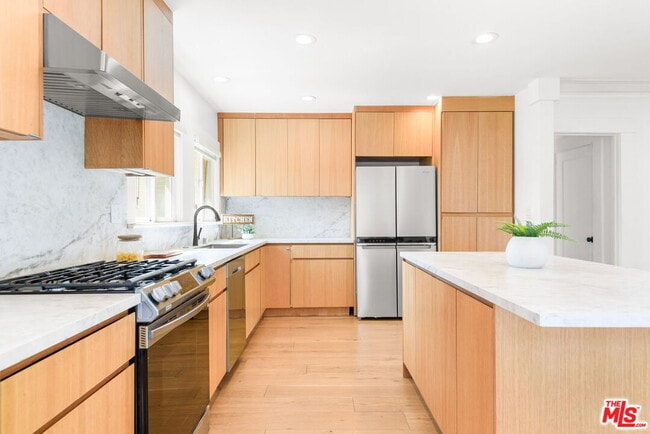 Building Photo - 1107 S St Andrews Pl