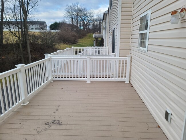 Building Photo - 3 Bedroom 2 1/2 bath Townhome for Rent in Waynesboro