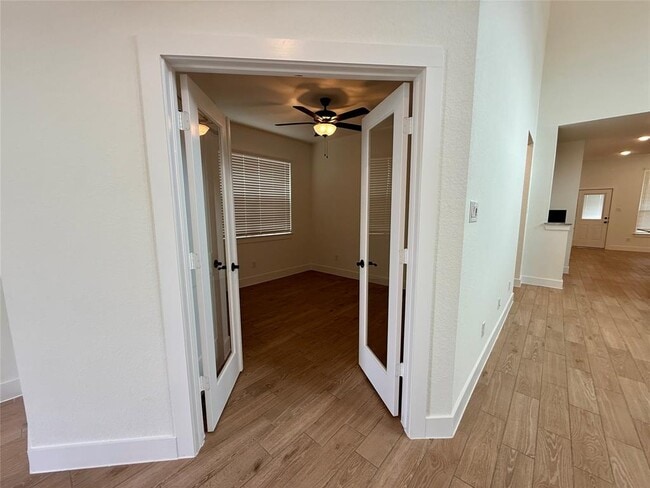 Building Photo - 31015 Myers Hvn Ln