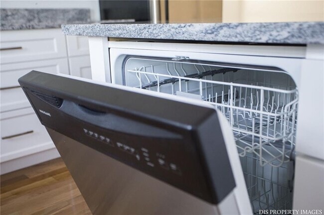 Building Photo - 30 Preston St