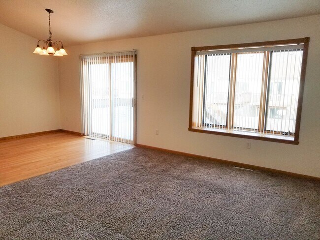 Building Photo - Comfortable 3-Bedroom with Garage & Fenced Yard